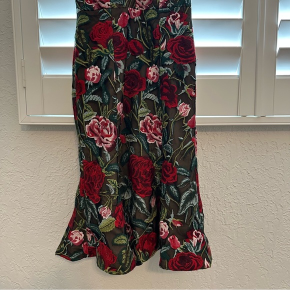 Dress the Population Isabelle Deep V-Neck Embroidered Midi Dress Size S - Picture 6 of 10